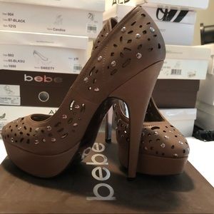 Bebe pumps